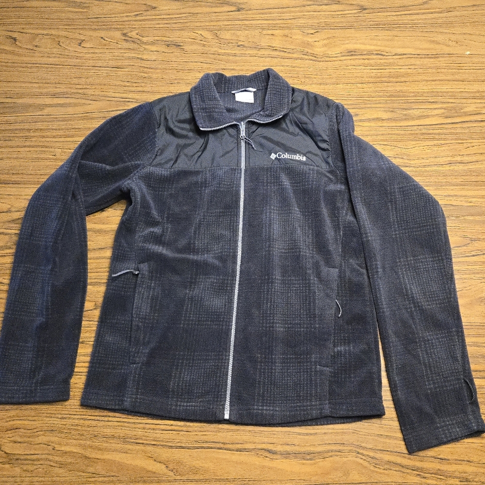 Size Small Columbia zip up sweatshirt